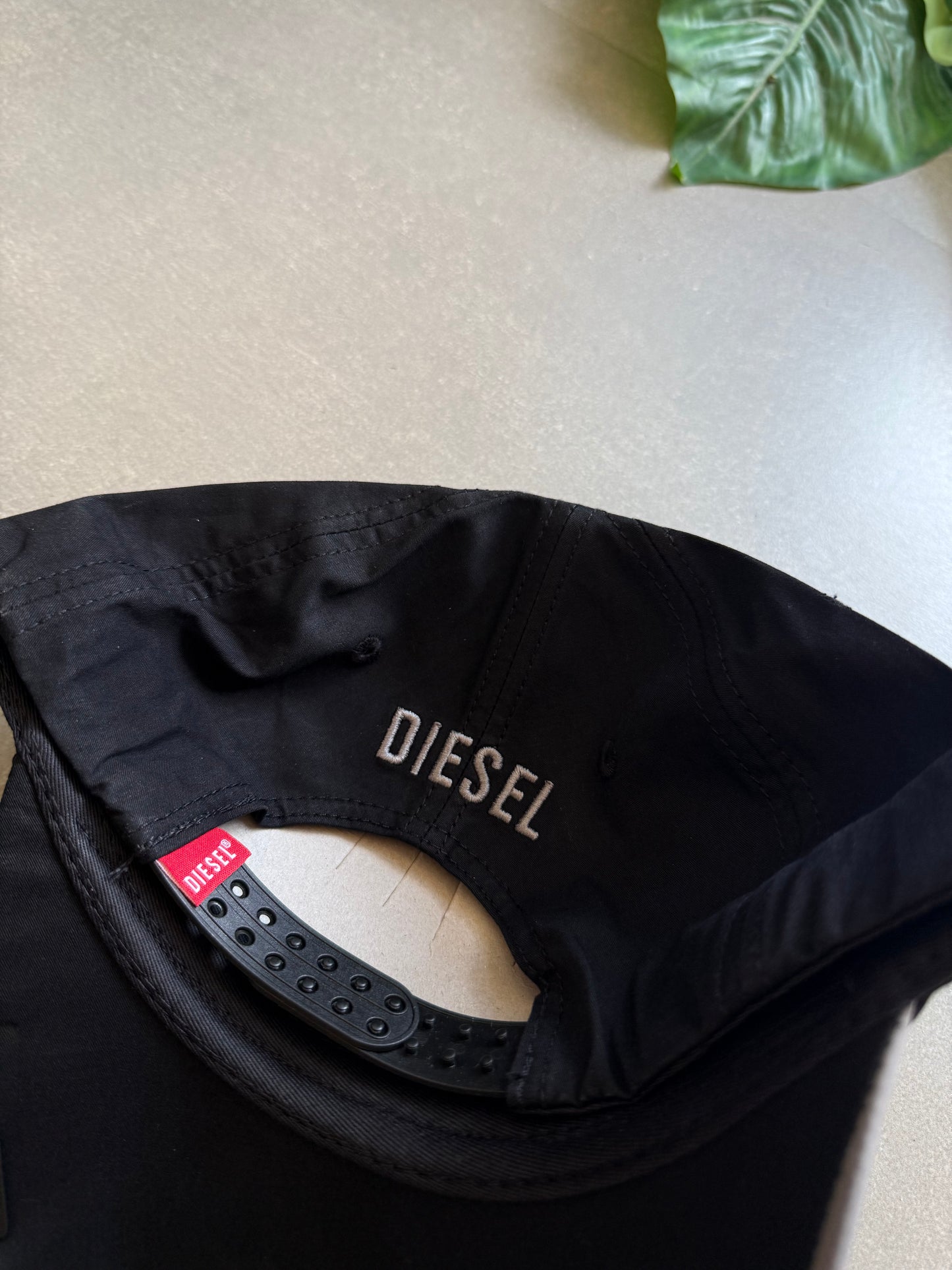 D ADJUSTABLE CAP