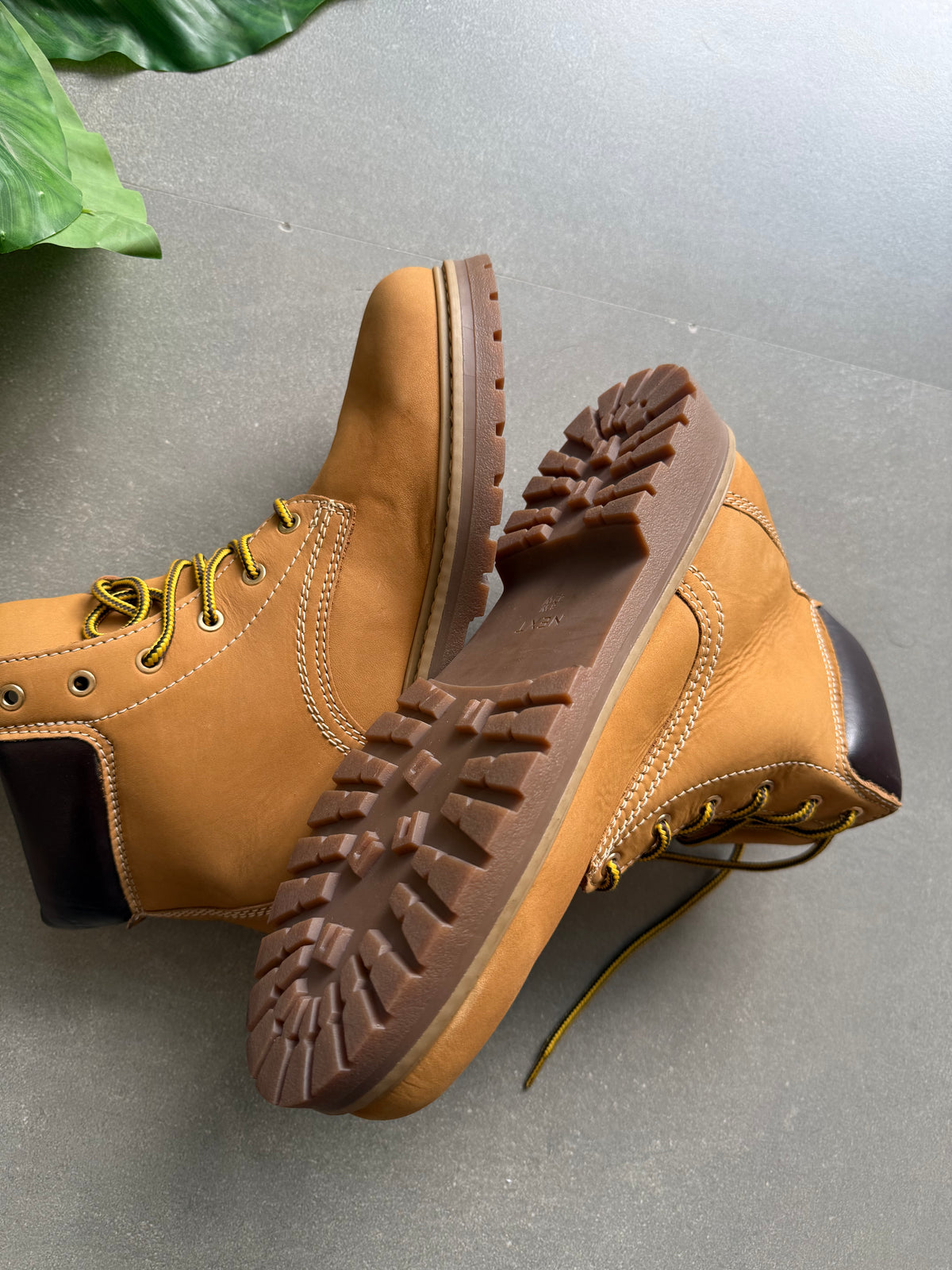 HERITAGE NUBUCK LEATHER CLASSIC BOOTS