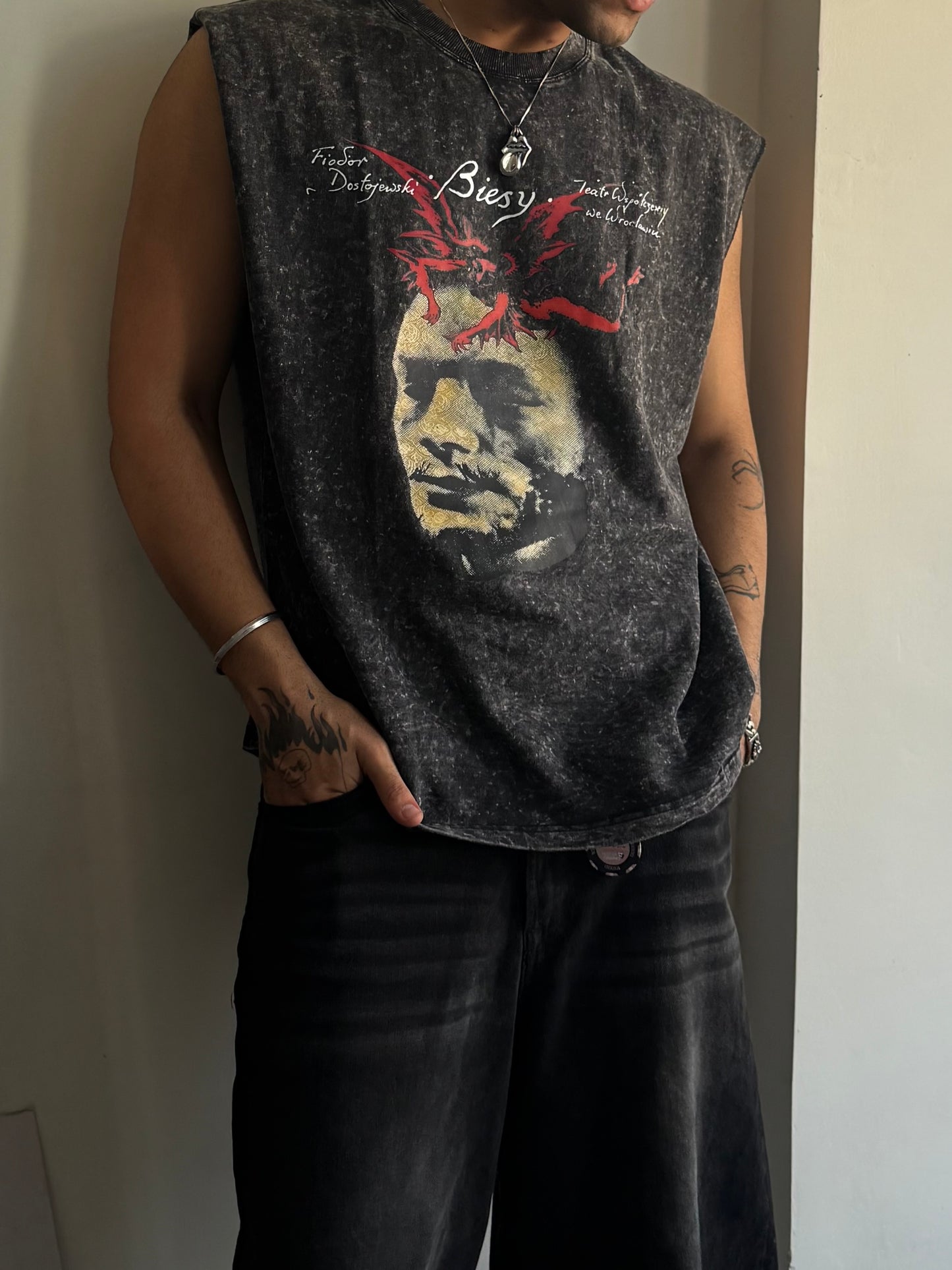 VINTAGE INSPIRED ACID WASH SLEEVES TEE