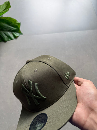 NY FITTED CAP