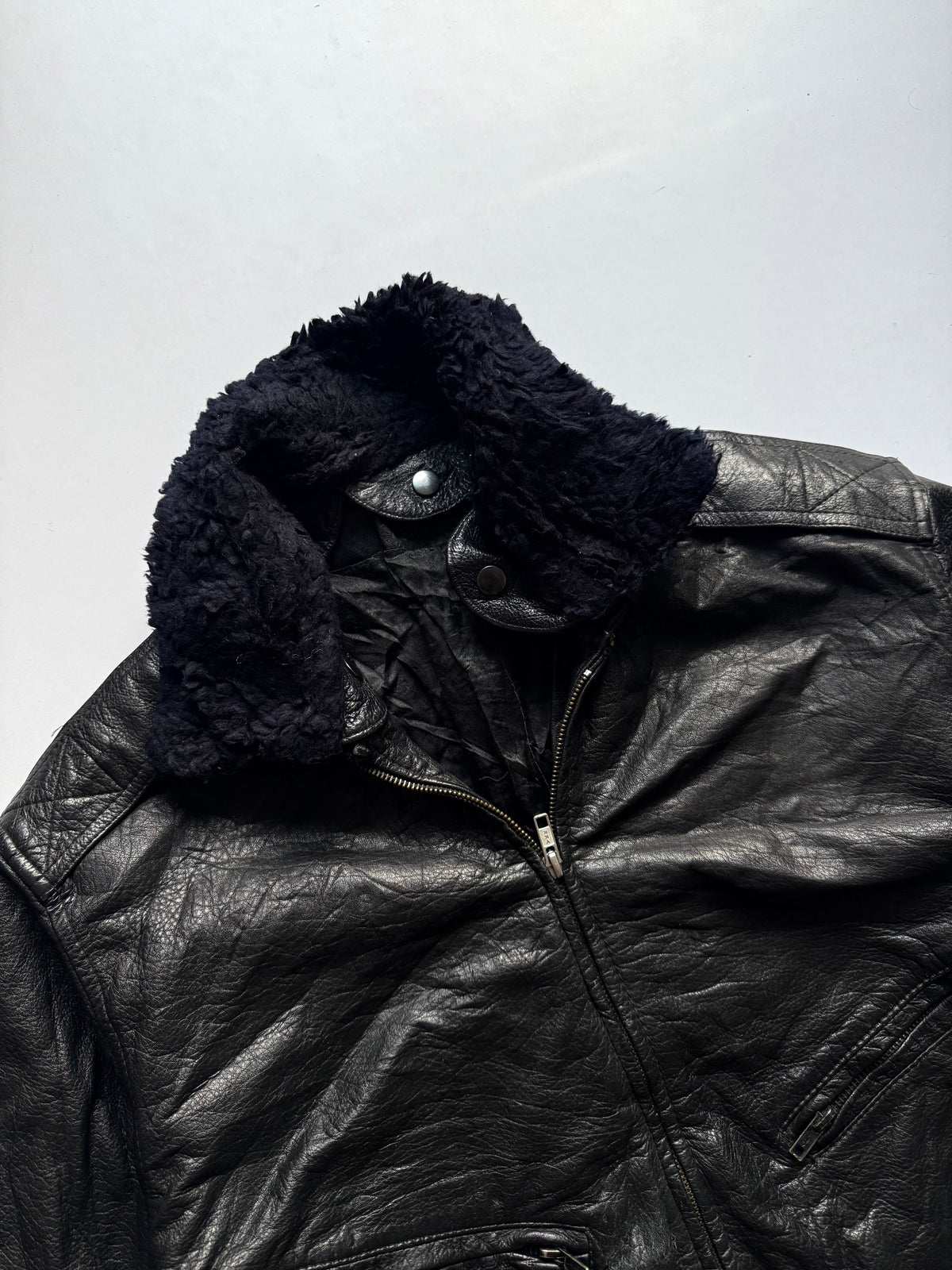 VINTAGE LEATHER JACKET (Detectable collar)