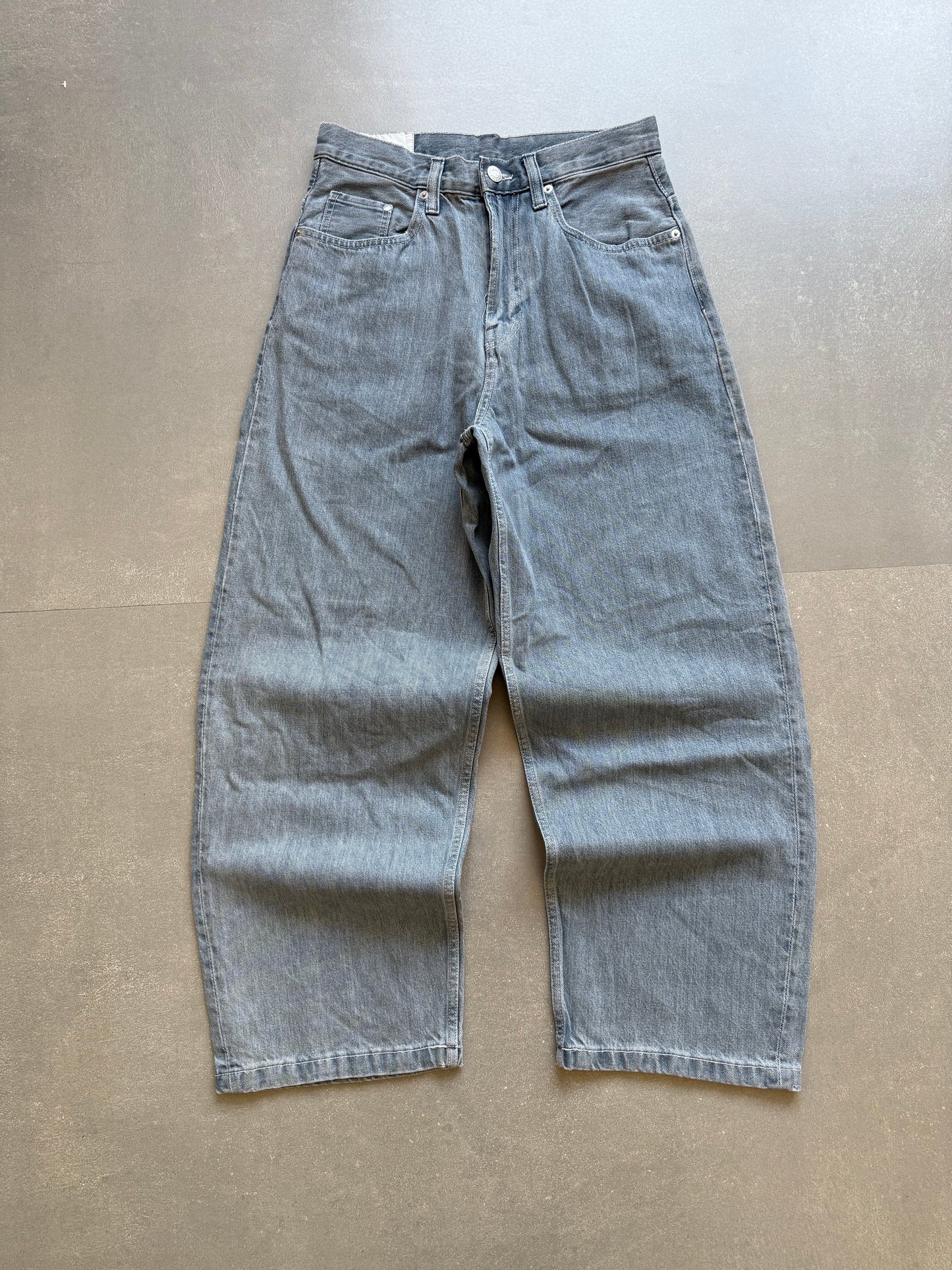 GREY BAGGY DENIM