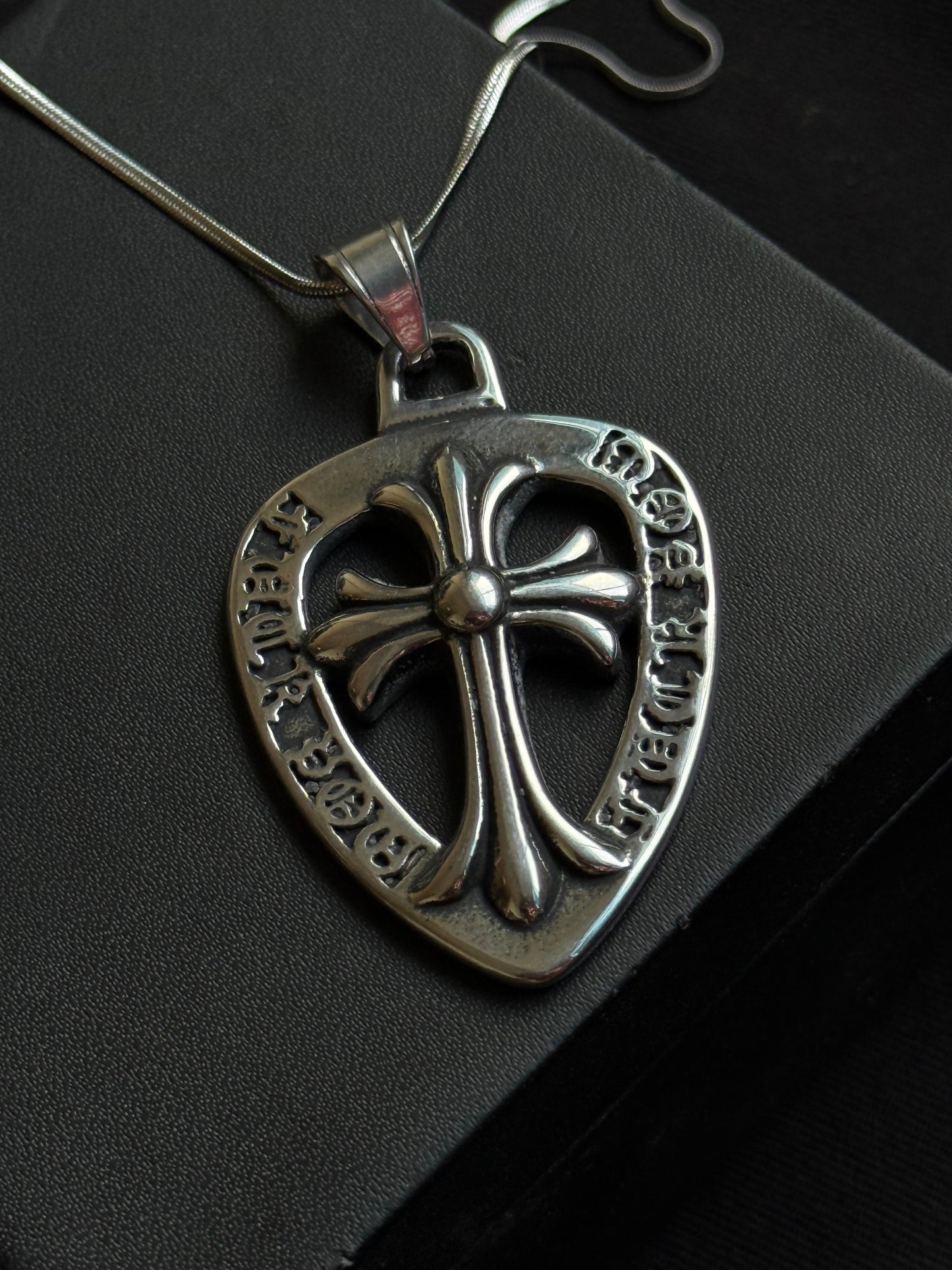 CH PENDANT (Stainless steel)