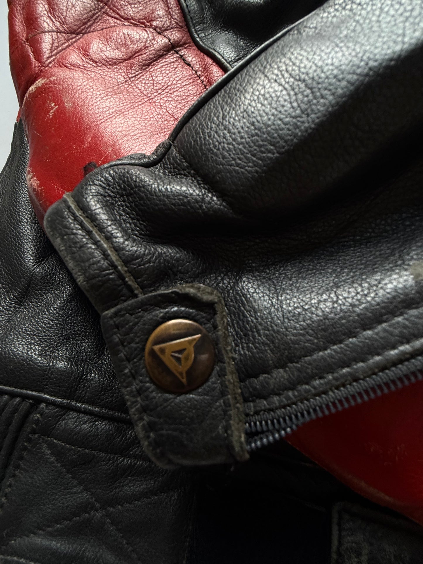 VINTAGE 90’s RARE DAINESE LEATHER RACING JACKET 
(Rare find) (Safety pads)