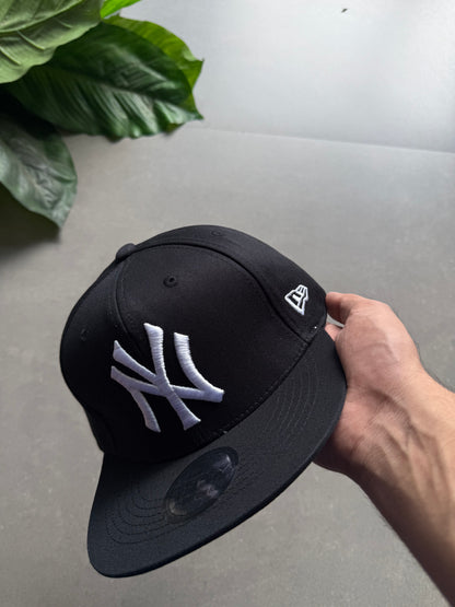 NY FITTED CAP