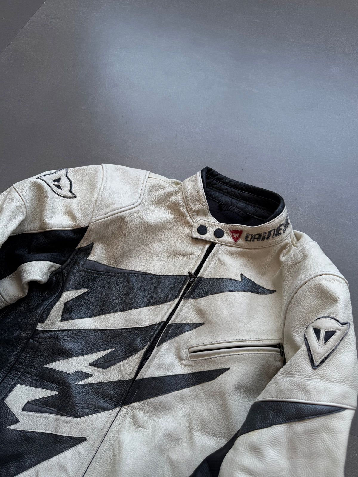 VINTAGE RARE DAINESE LEATHER BIKER JACKET (Safety pads)