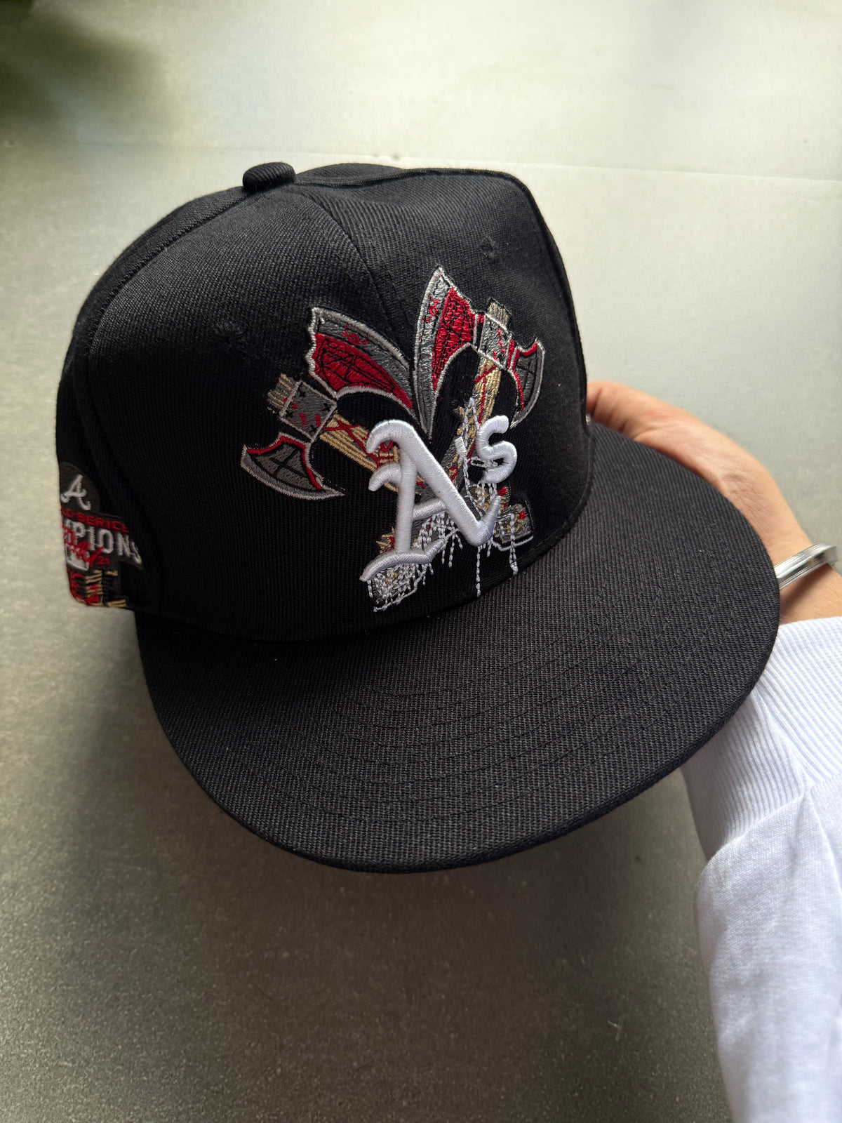 OAKLAND EMBROIDERED FITTED CAP