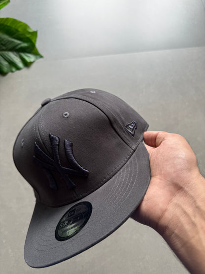 NY FITTED CAP