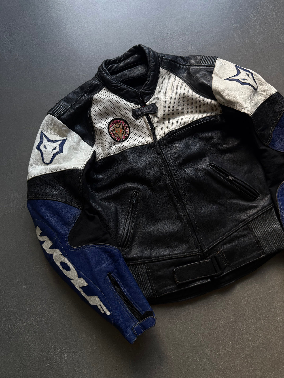 VINTAGE RARE WOLF LEATHER BIKER JACKET (Safety pads)