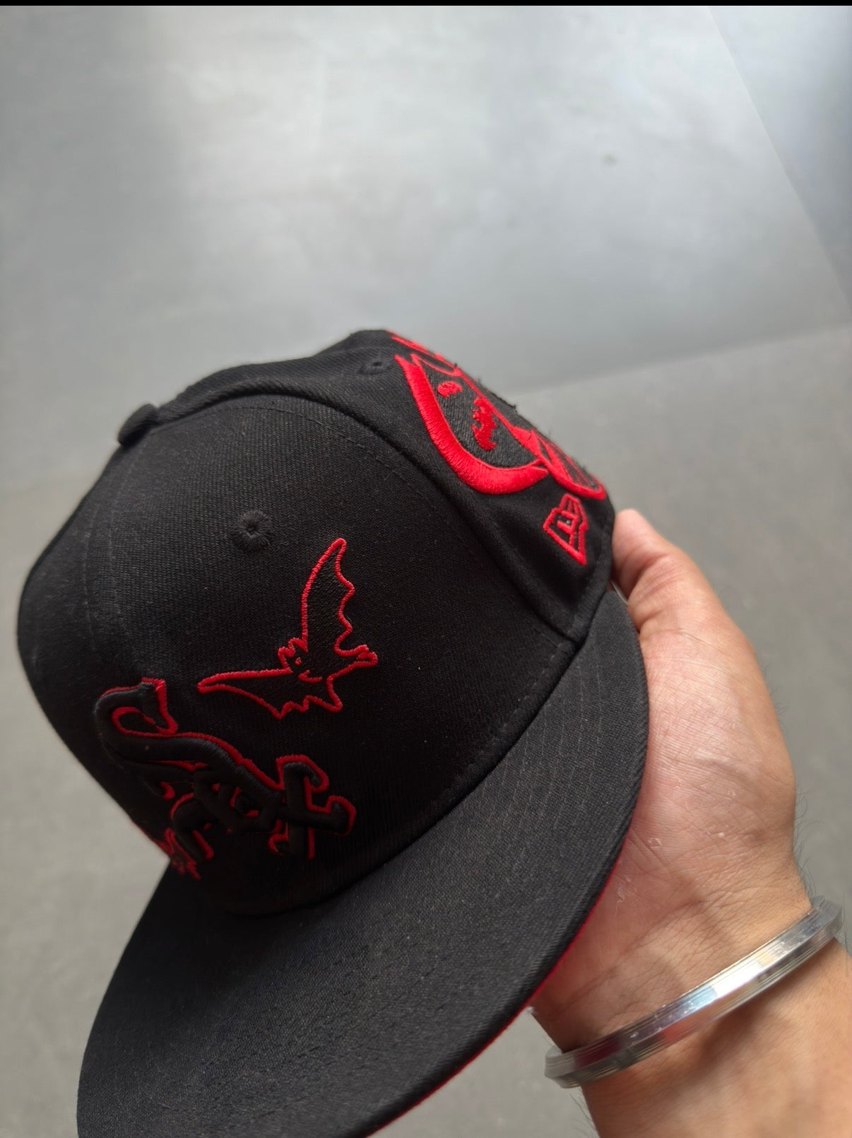 BATMAN EMBROIDERED FITTED CAP