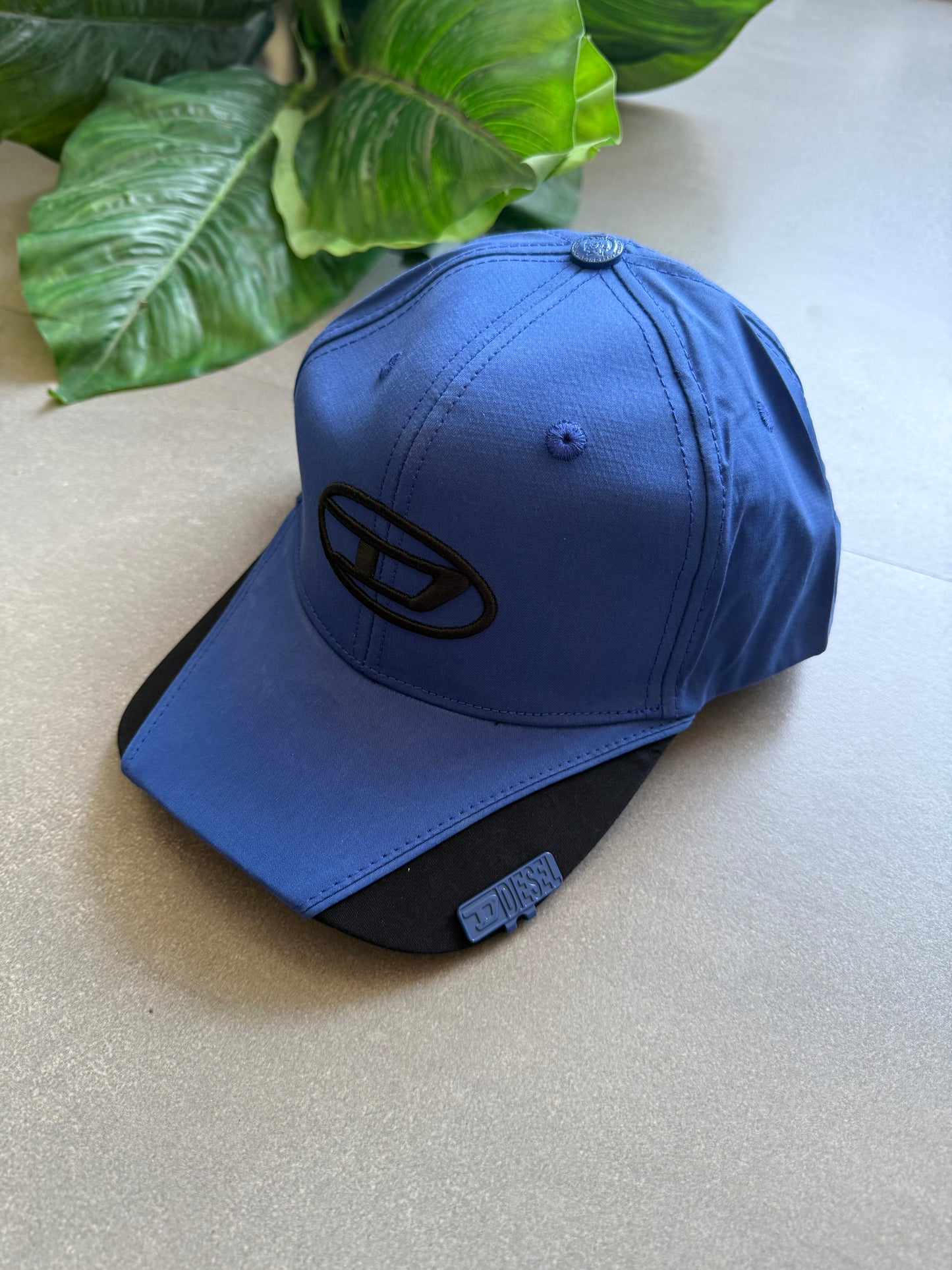 D ADJUSTABLE CAP