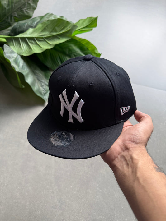 NY FITTED CAP