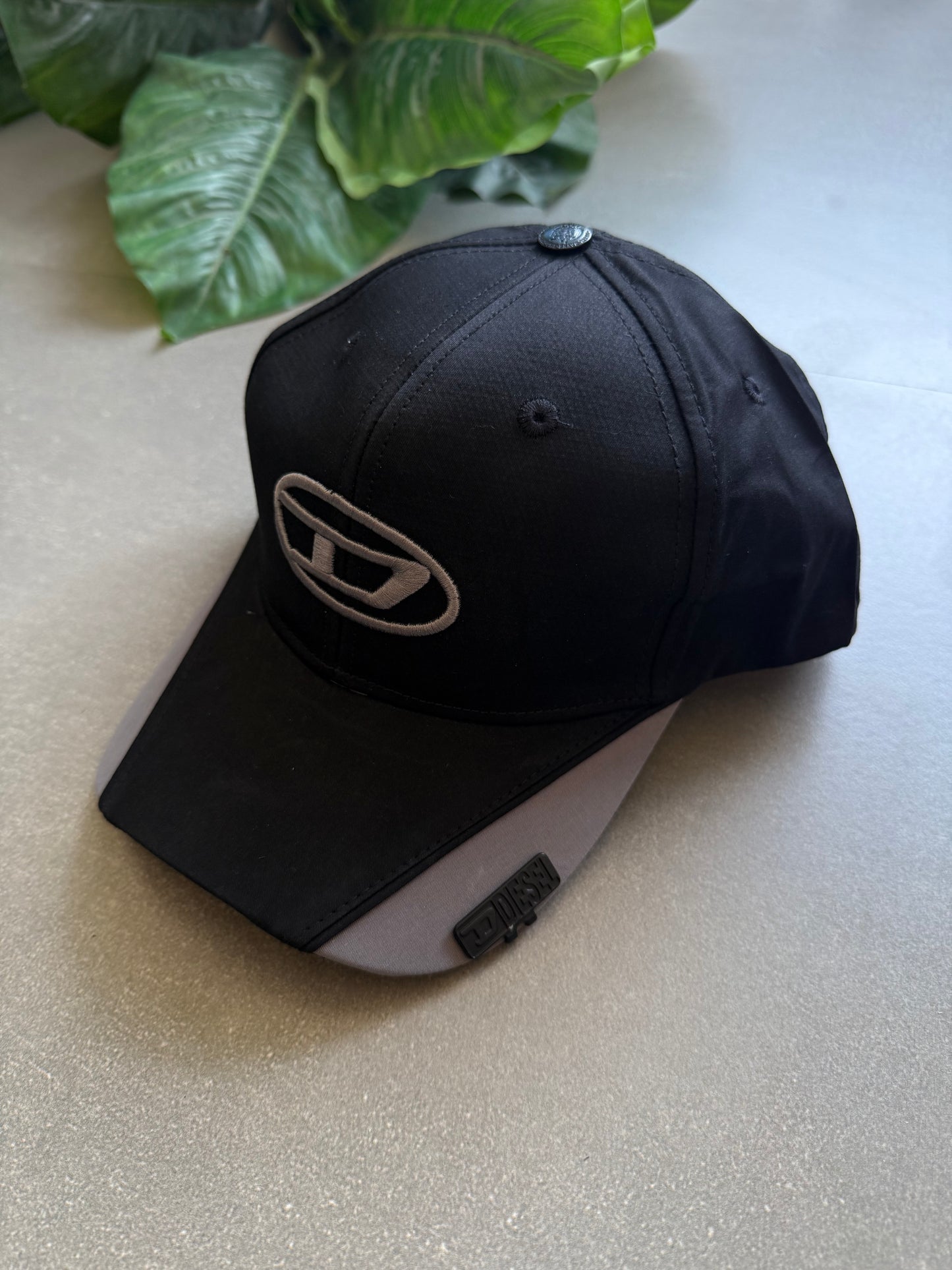 D ADJUSTABLE CAP
