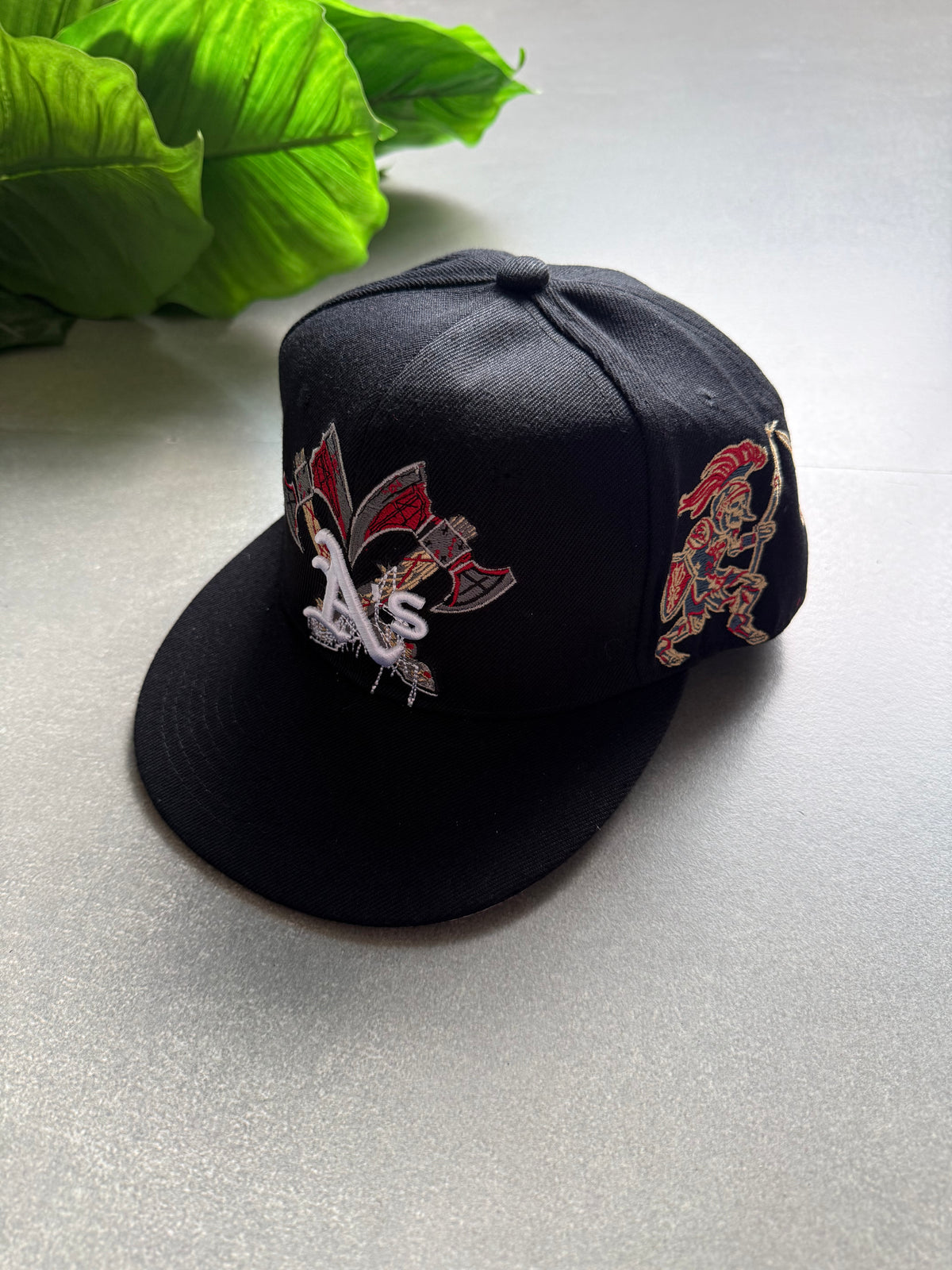 OAKLAND EMBROIDERED FITTED CAP