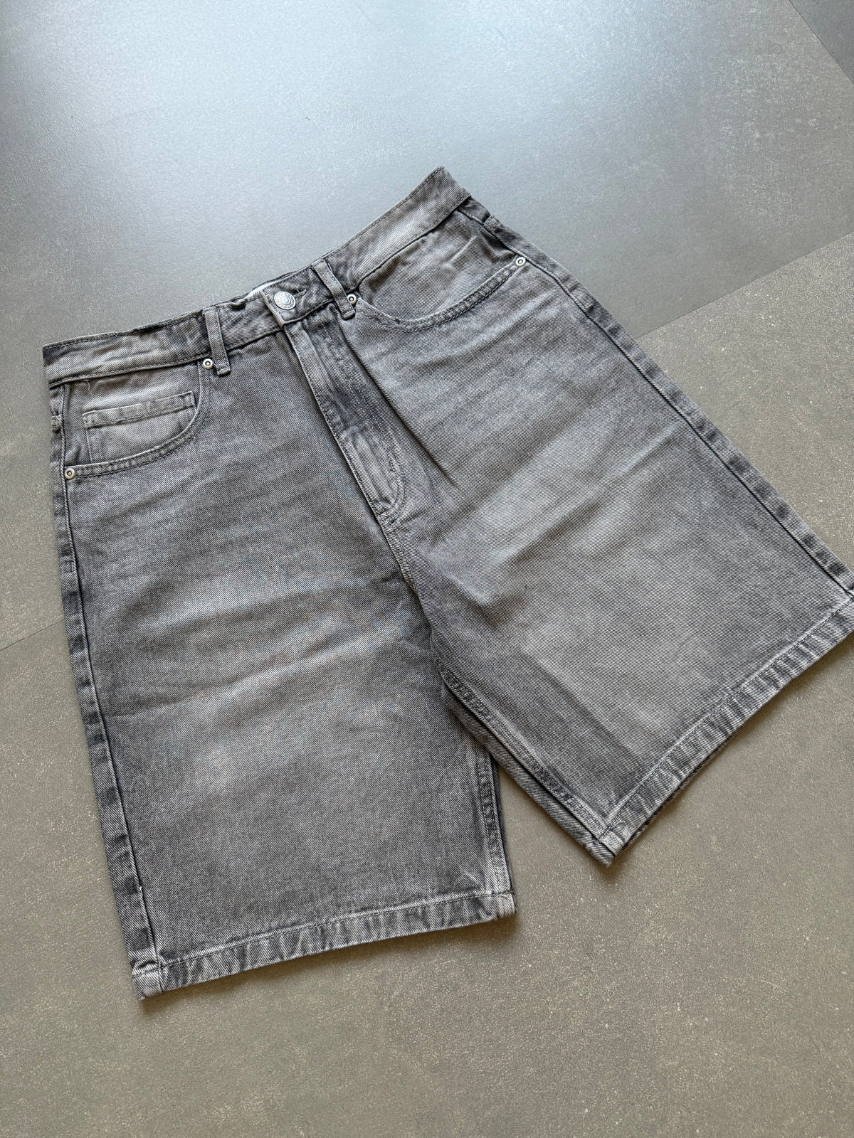 WASHED GREY SHORTS