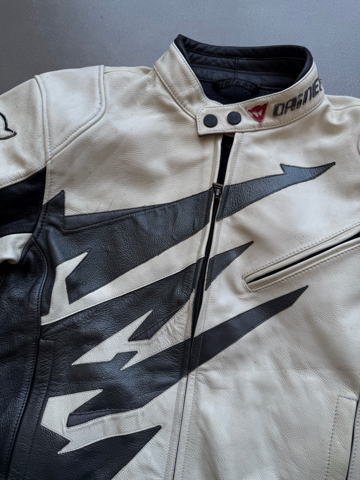VINTAGE RARE DAINESE LEATHER BIKER JACKET (Safety pads)