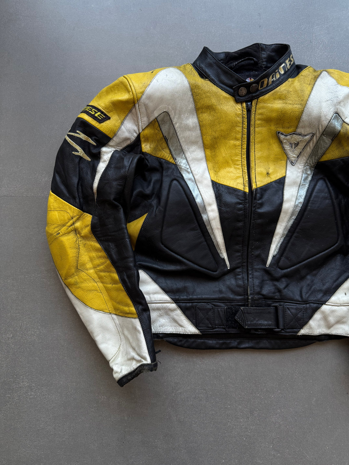 VINTAGE RARE DAINESE LEATHER BIKER JACKET (Safety pads)