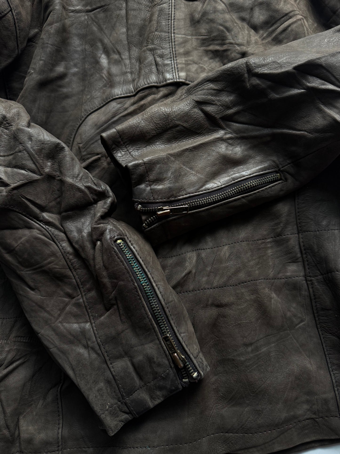 VINTAGE LEATHER JACKET