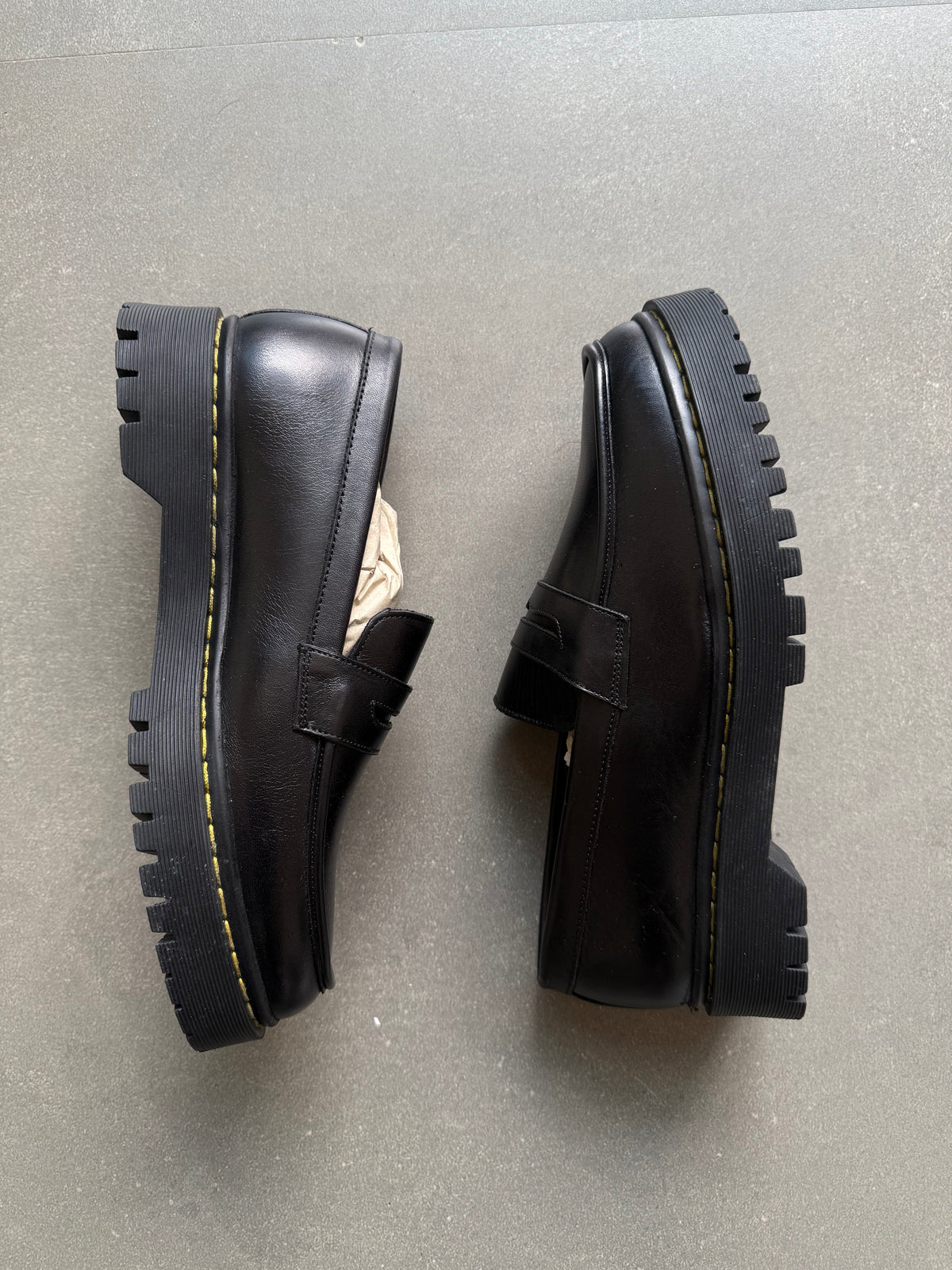 BLACK LOAFERS (OG LEATHER)