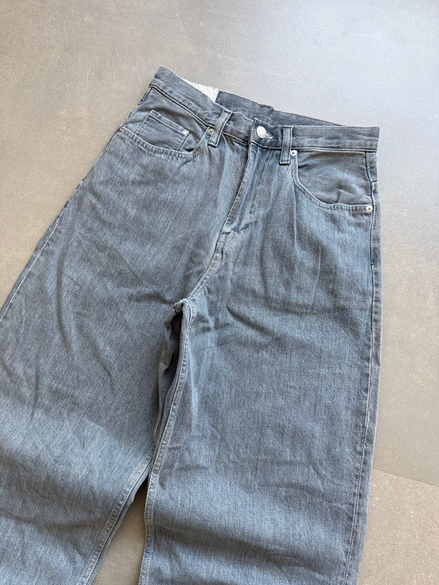 GREY BAGGY DENIM