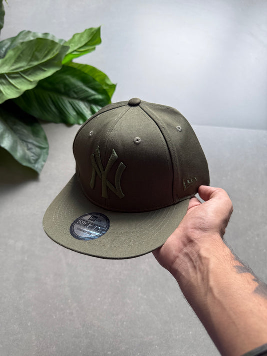 NY FITTED CAP