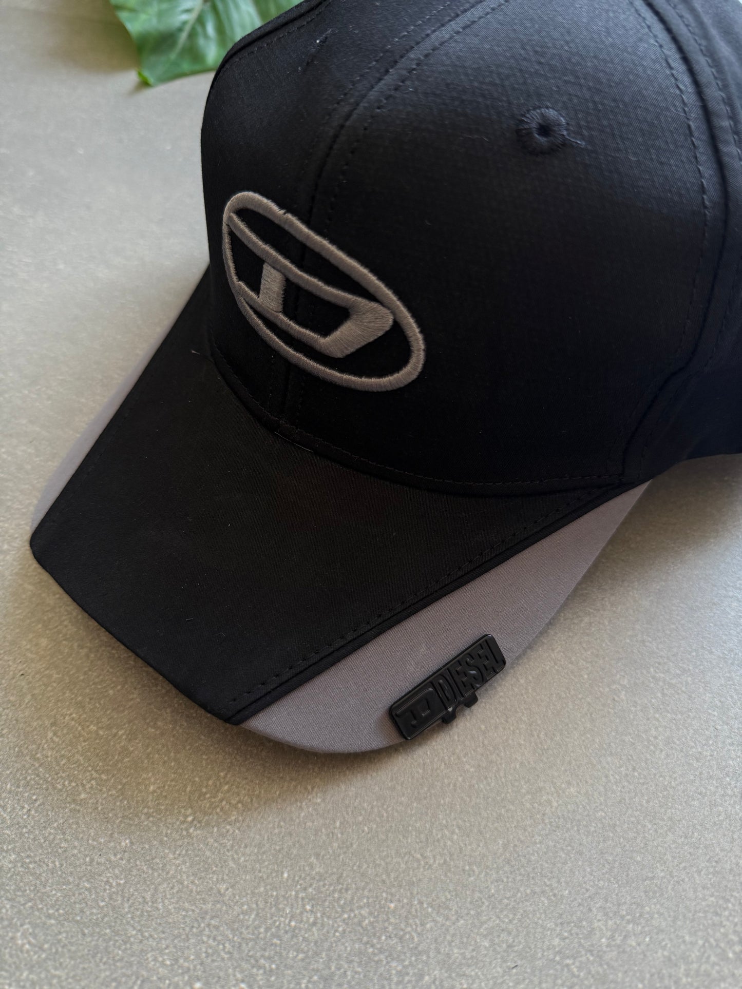 D ADJUSTABLE CAP