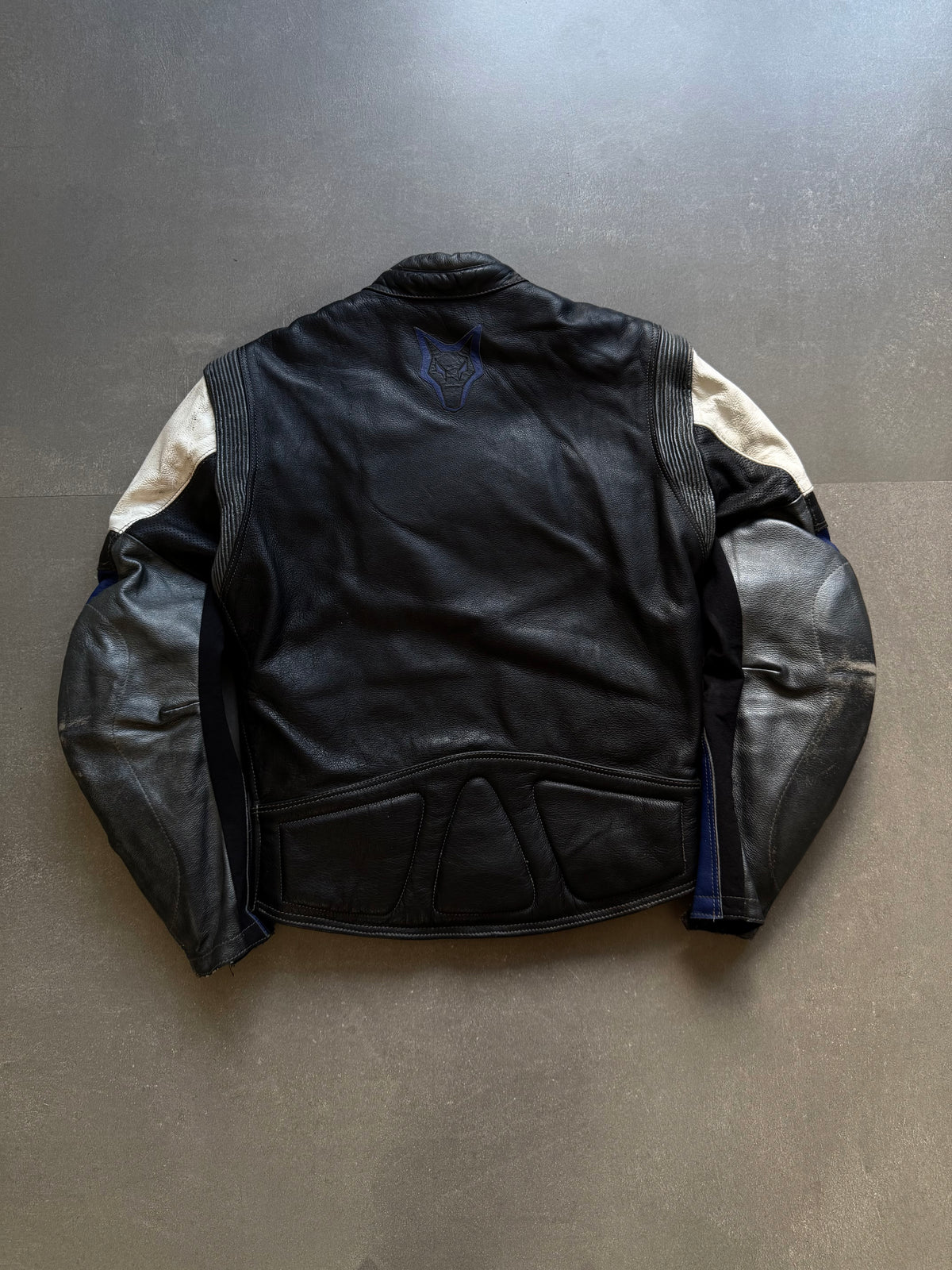 VINTAGE RARE WOLF LEATHER BIKER JACKET (Safety pads)