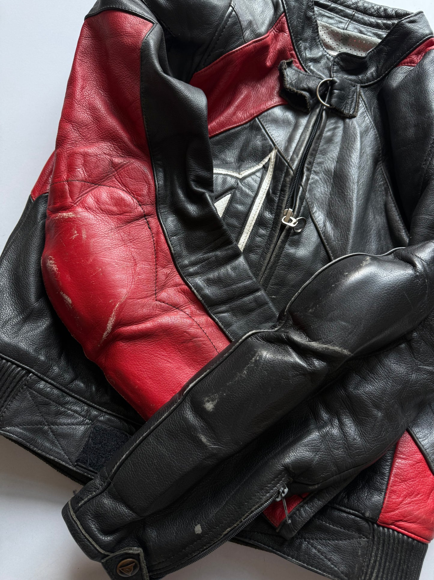 VINTAGE 90’s RARE DAINESE LEATHER RACING JACKET 
(Rare find) (Safety pads)