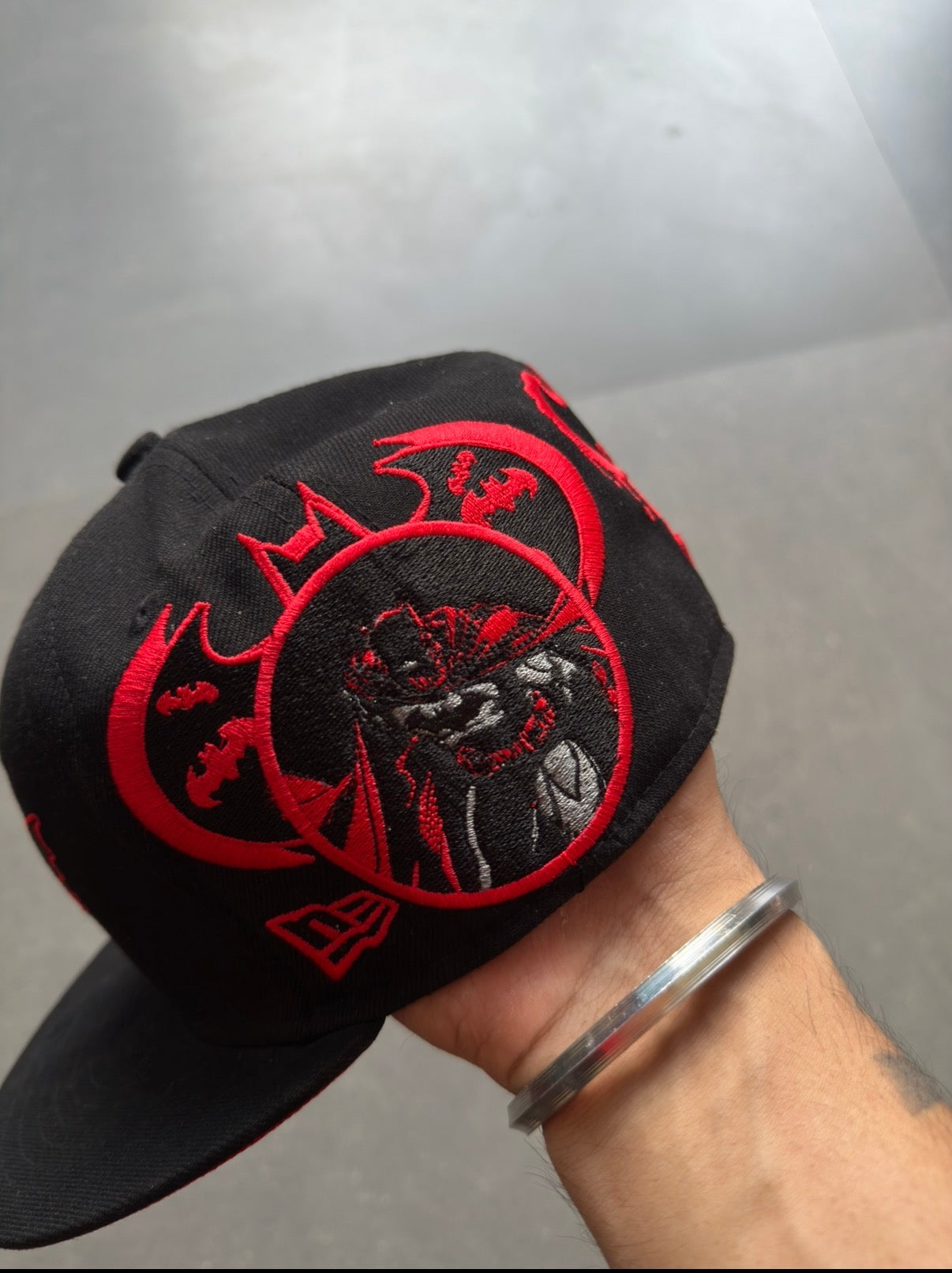 BATMAN EMBROIDERED FITTED CAP