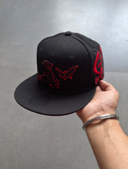 BATMAN EMBROIDERED FITTED CAP