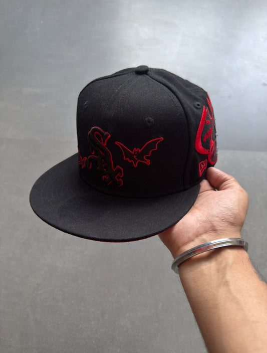 BATMAN EMBROIDERED FITTED CAP