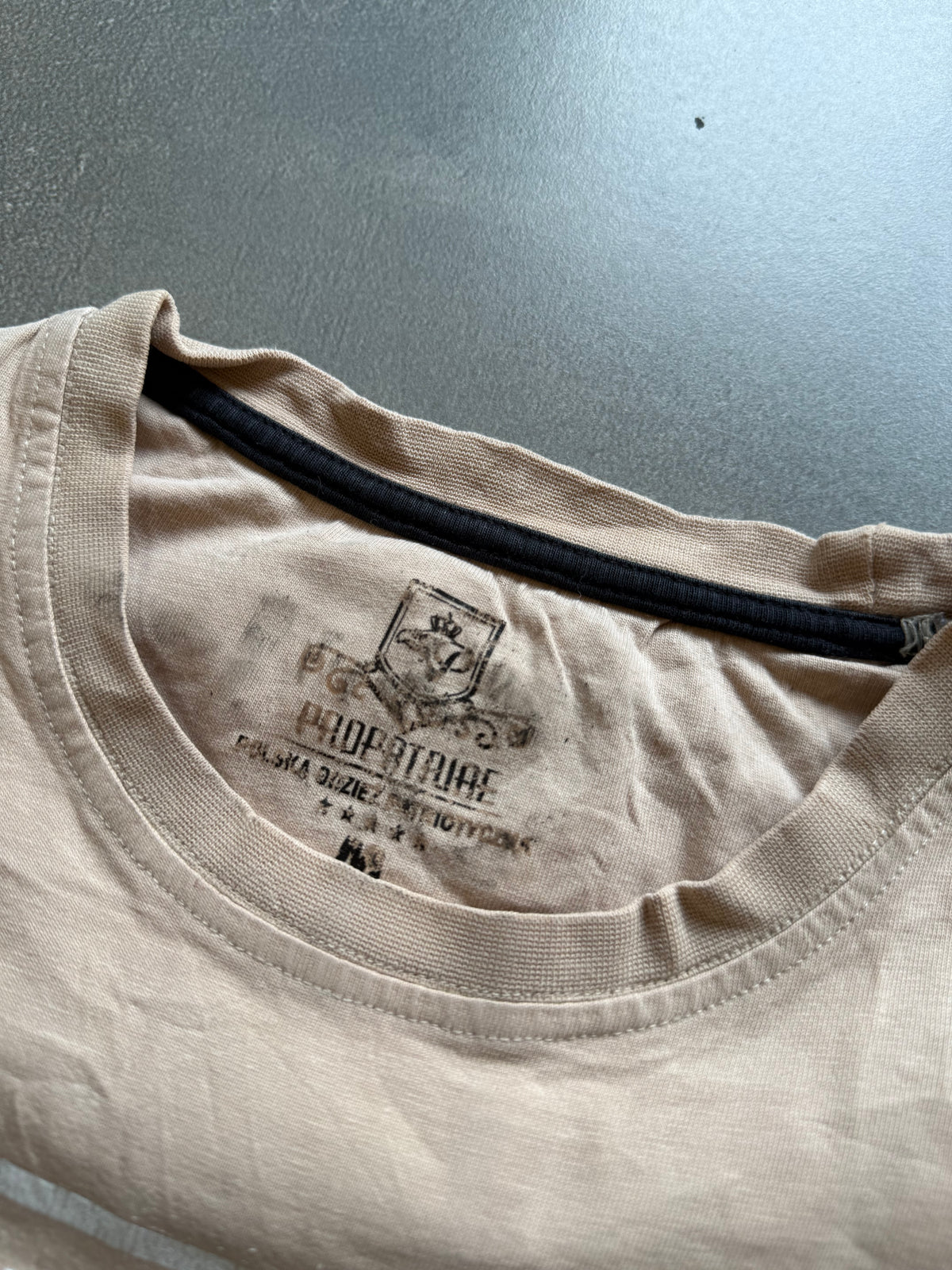 GRAPHIC TEE