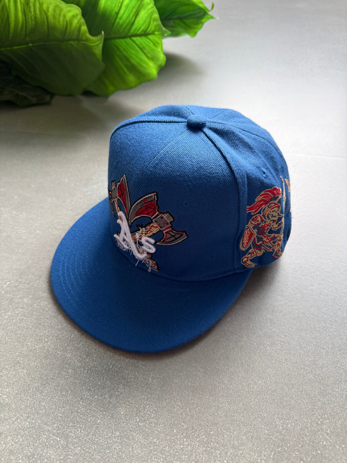 OAKLAND EMBROIDERED FITTED CAP
