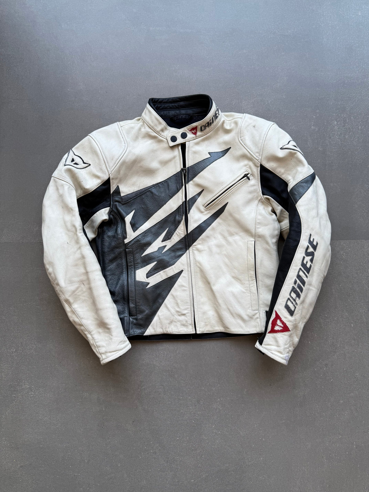 VINTAGE RARE DAINESE LEATHER BIKER JACKET (Safety pads)