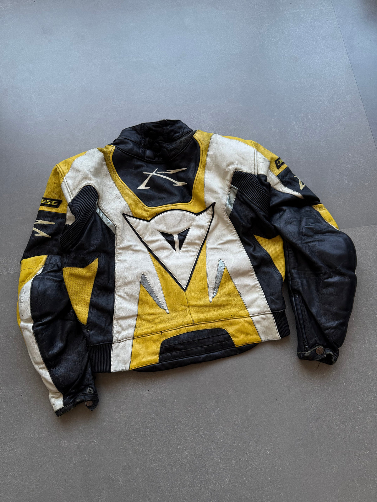 VINTAGE RARE DAINESE LEATHER BIKER JACKET (Safety pads)