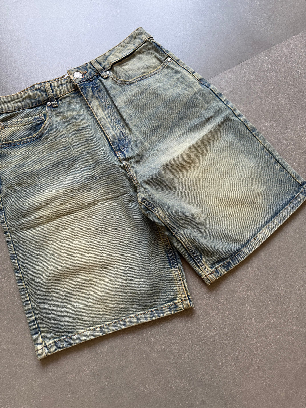 WASHED PISTACHIO SHORTS