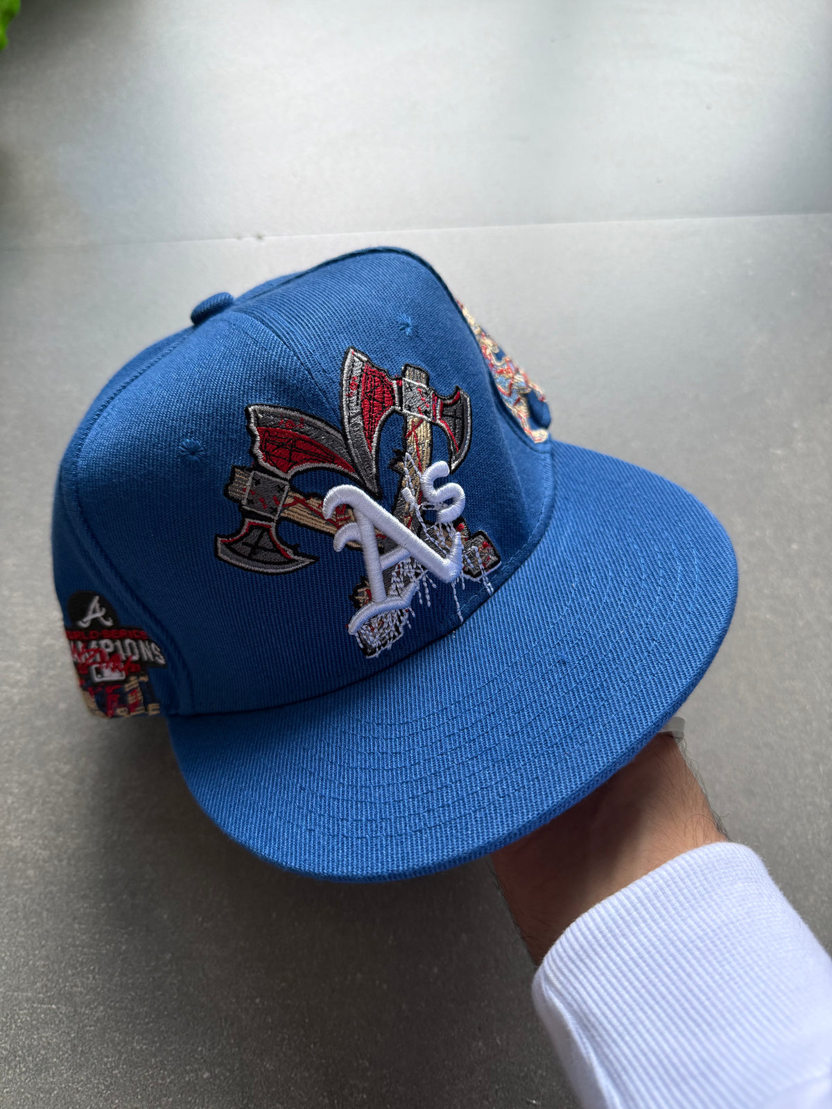 OAKLAND EMBROIDERED FITTED CAP