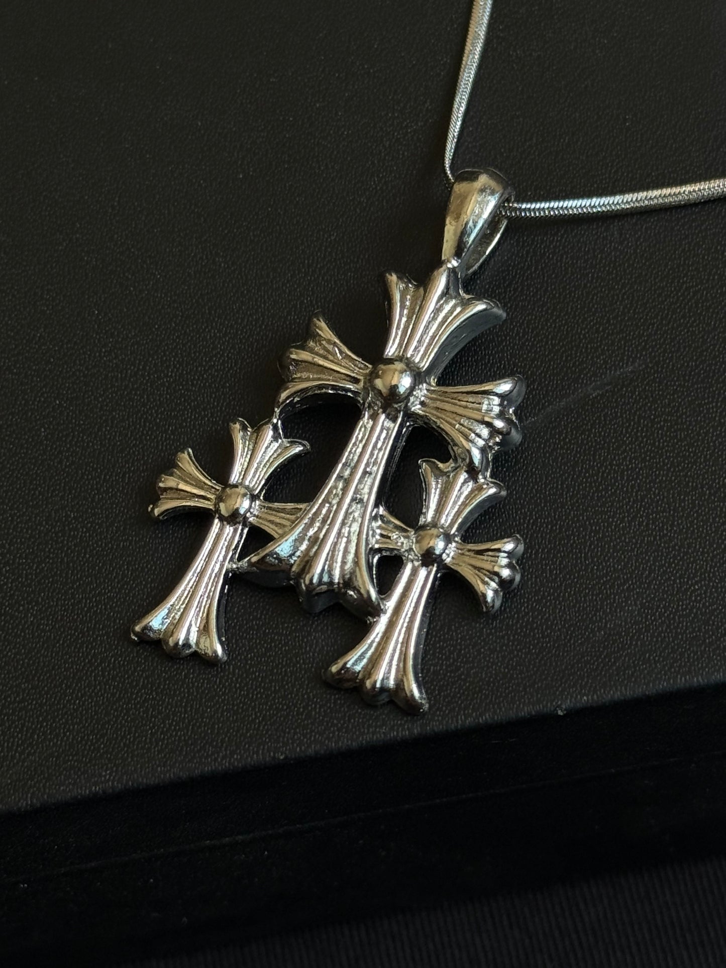 CH CROSS PENDANT