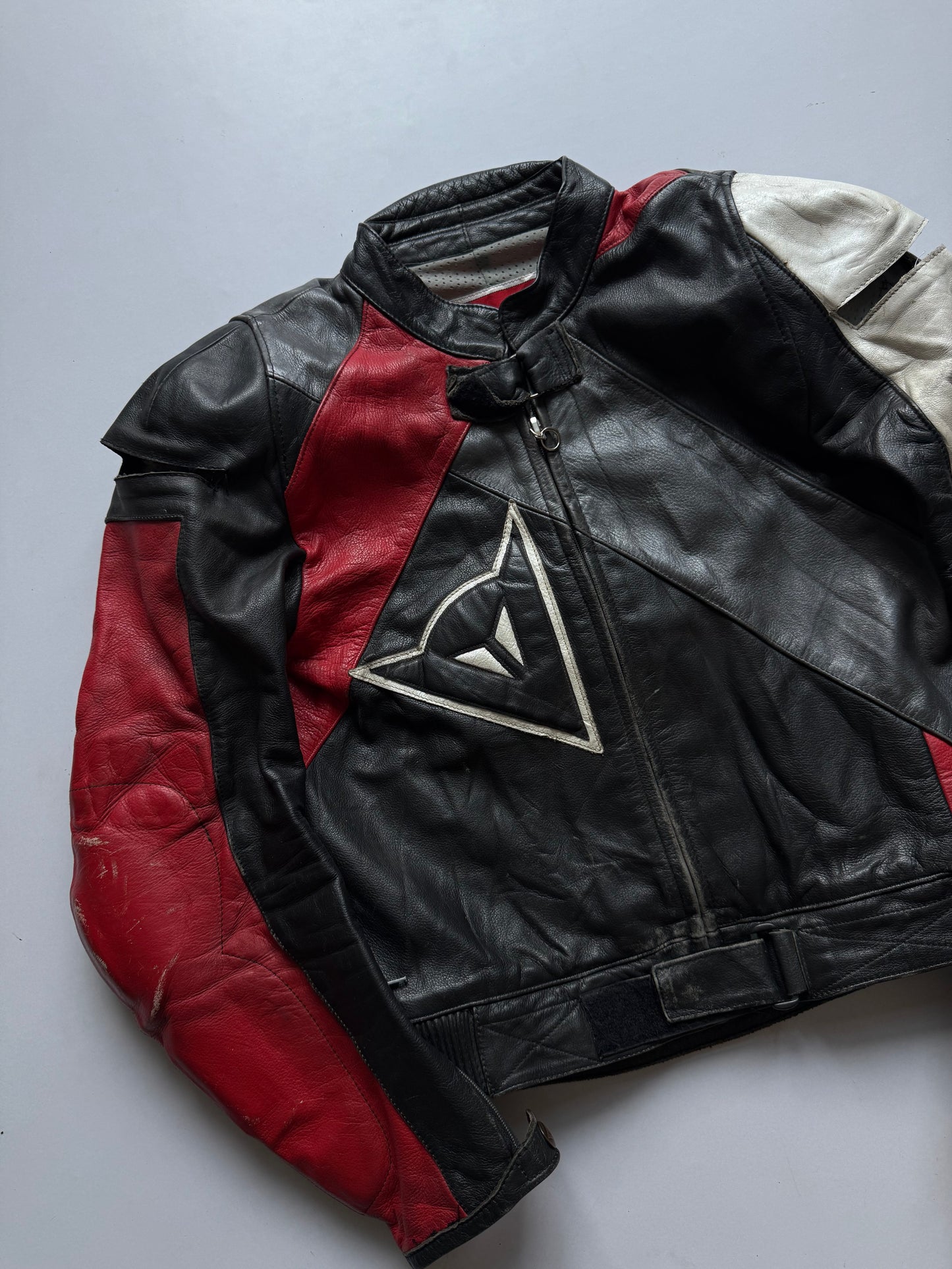 VINTAGE 90’s RARE DAINESE LEATHER RACING JACKET 
(Rare find) (Safety pads)