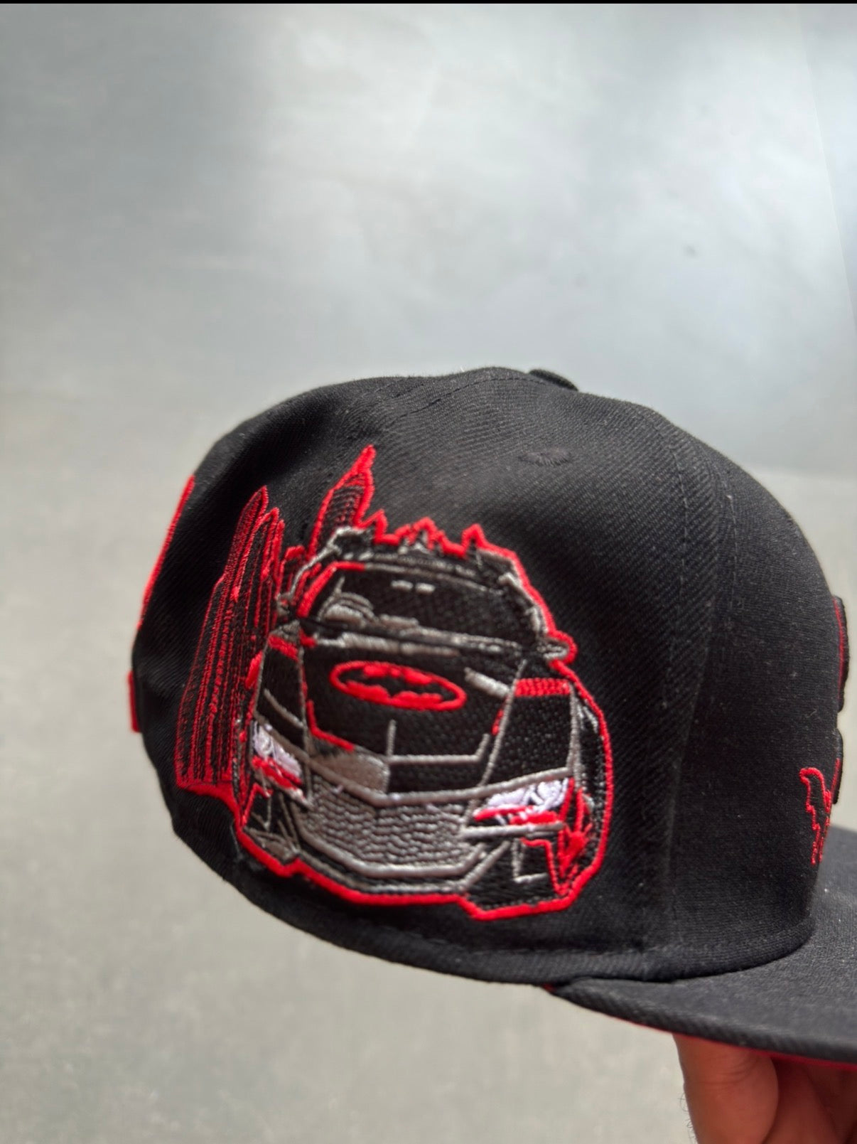 BATMAN EMBROIDERED FITTED CAP