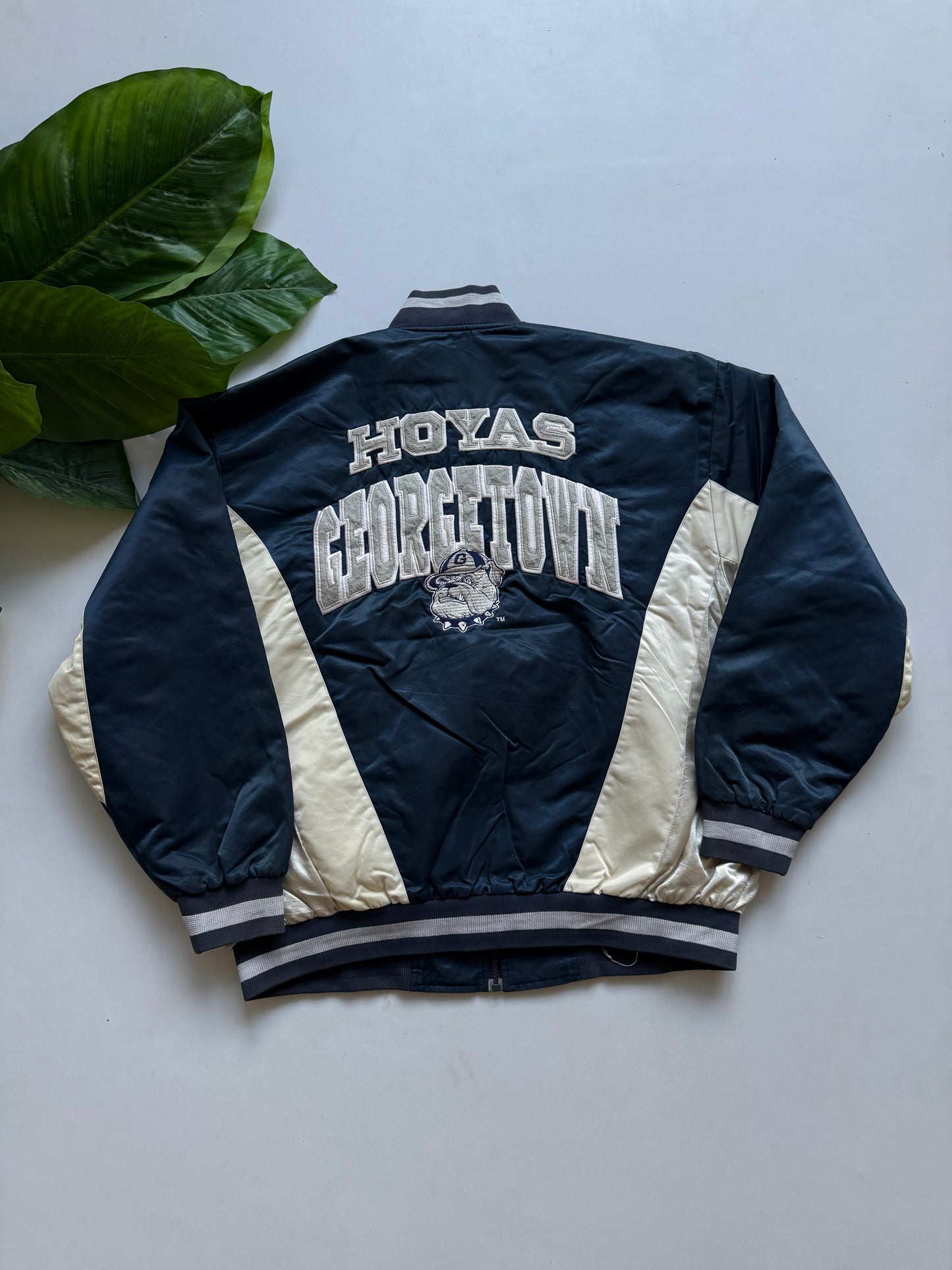 VINTAGE US COLLEGE HOYAS GEORGETOWN JACKET 
(Looks good)