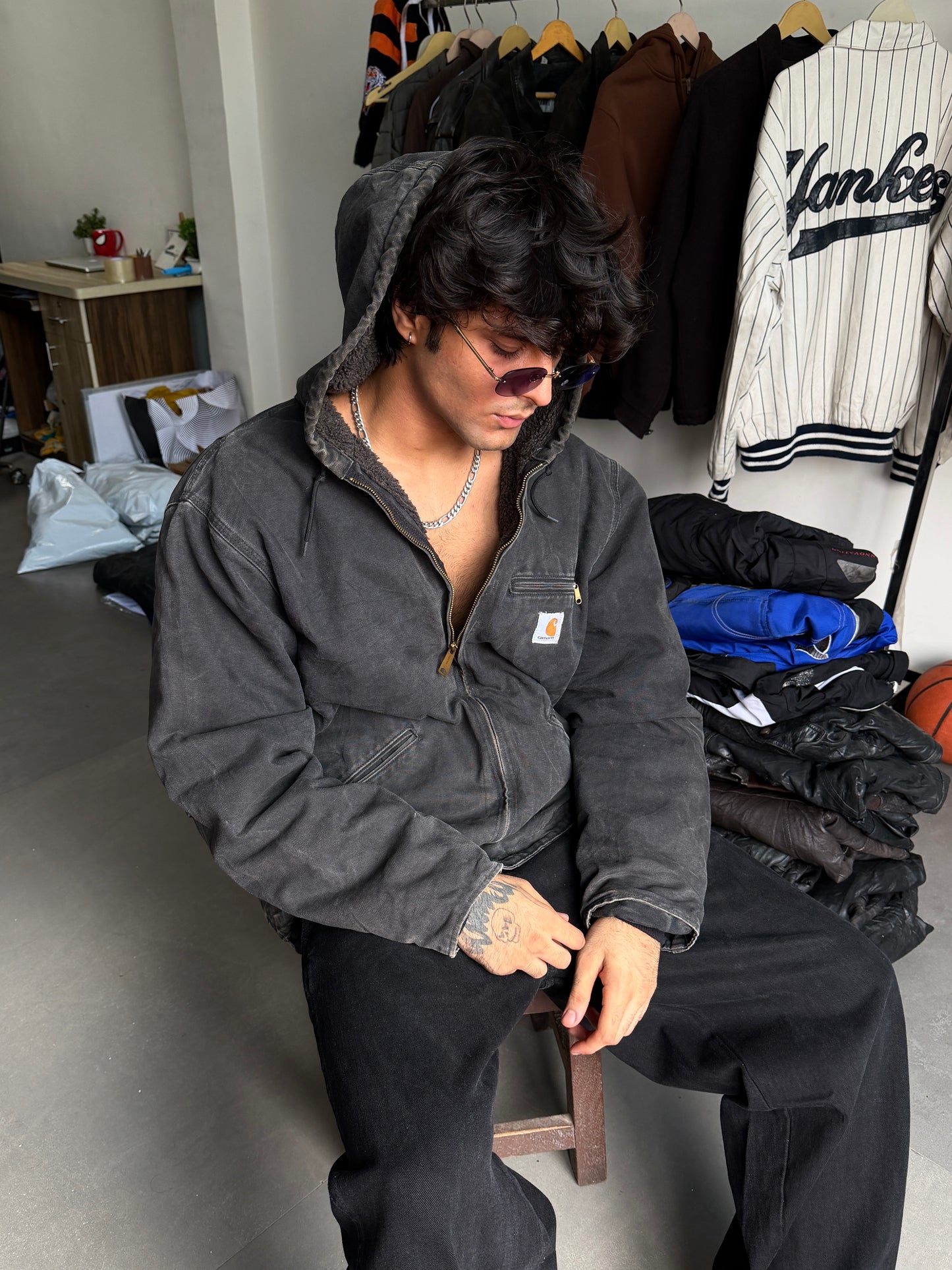 VINTAGE CARHARTT J141 BLK JACKET (rare find)