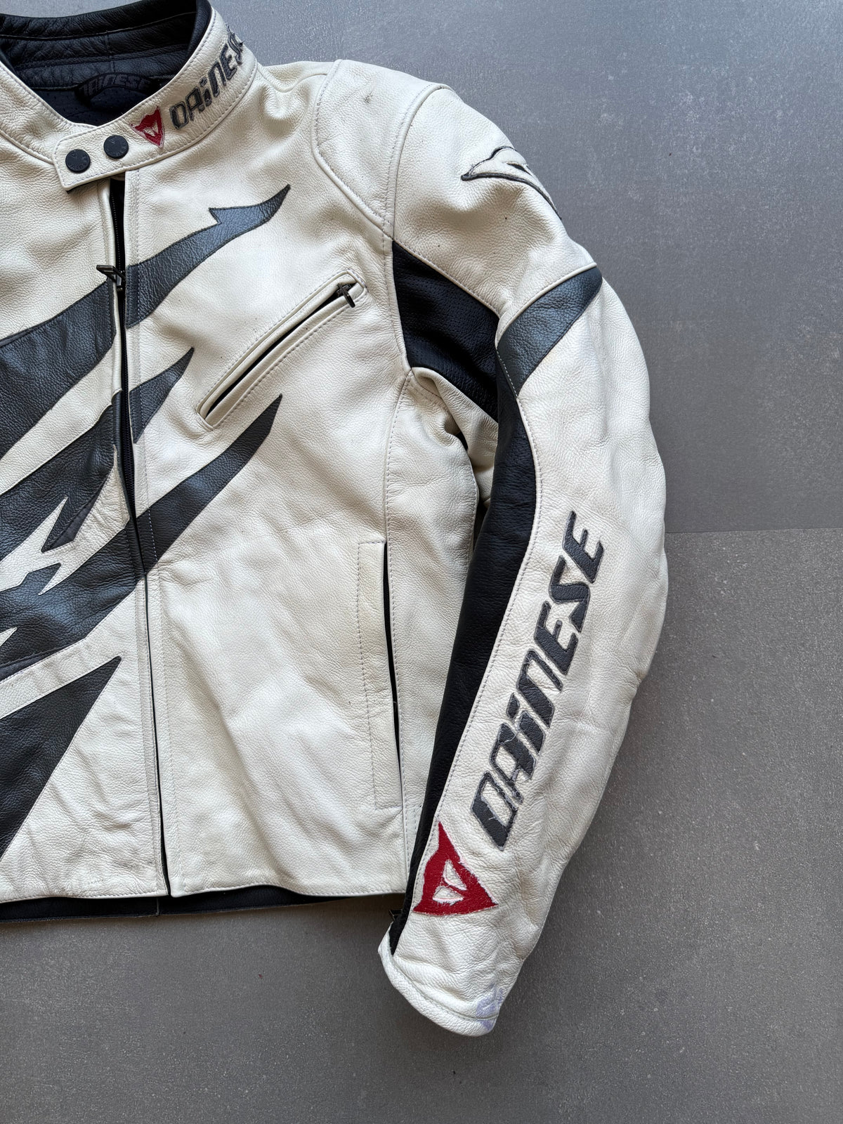 VINTAGE RARE DAINESE LEATHER BIKER JACKET (Safety pads)