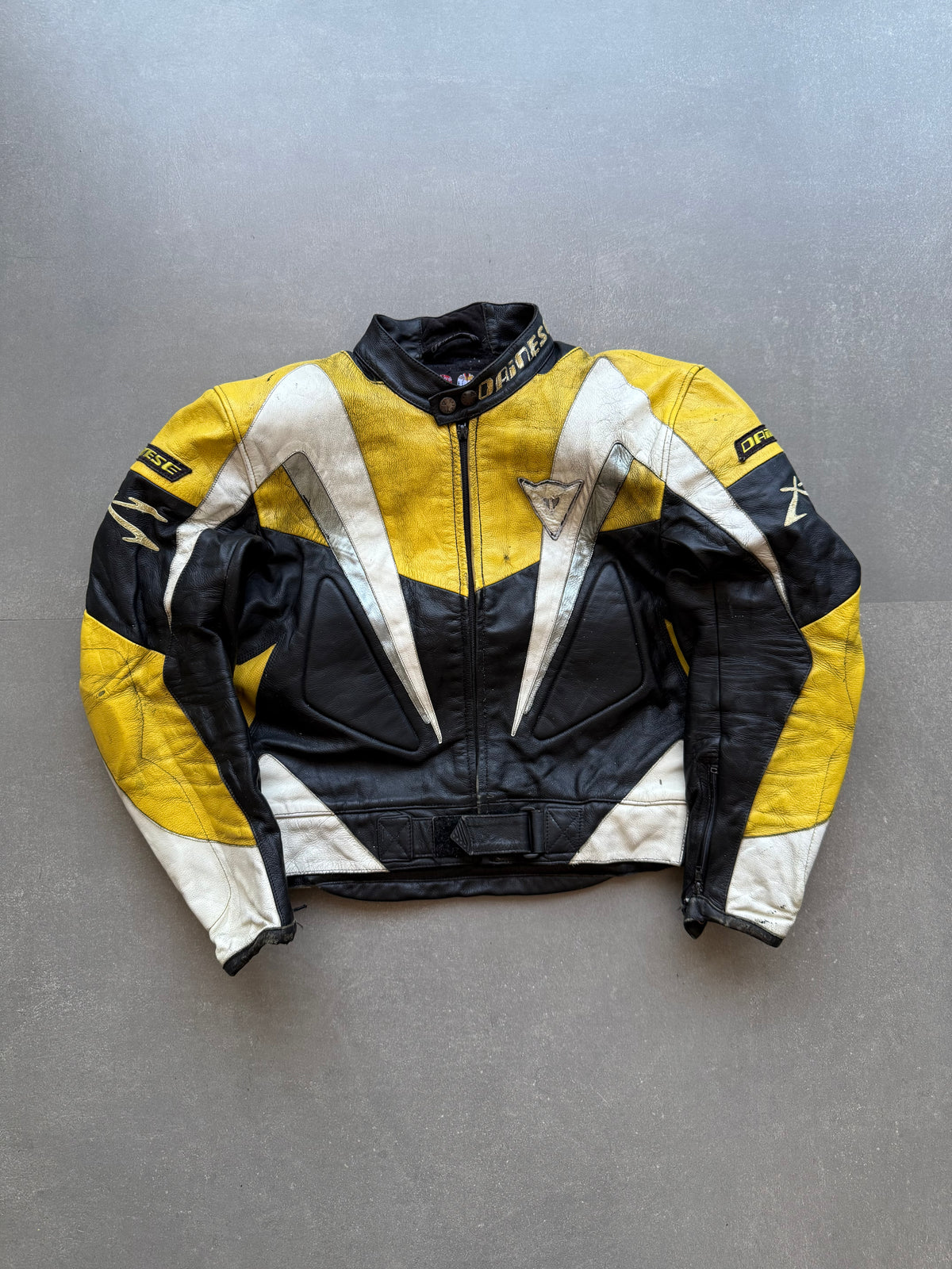 VINTAGE RARE DAINESE LEATHER BIKER JACKET (Safety pads)