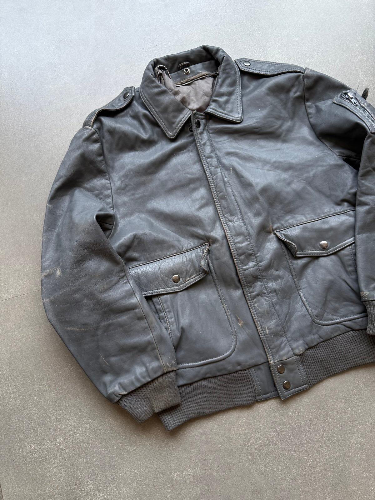 VINTAGE LEATHER JACKET