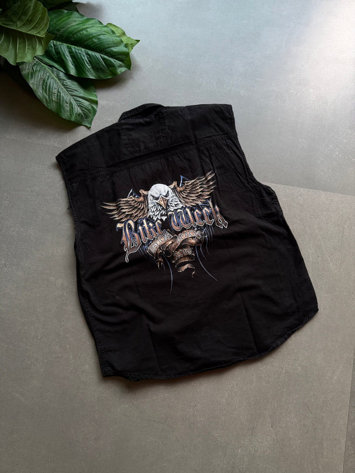 VINTAGE HERITAGE DAYTONA BEACH CLUB 2010 DISTRESSED SHIRT